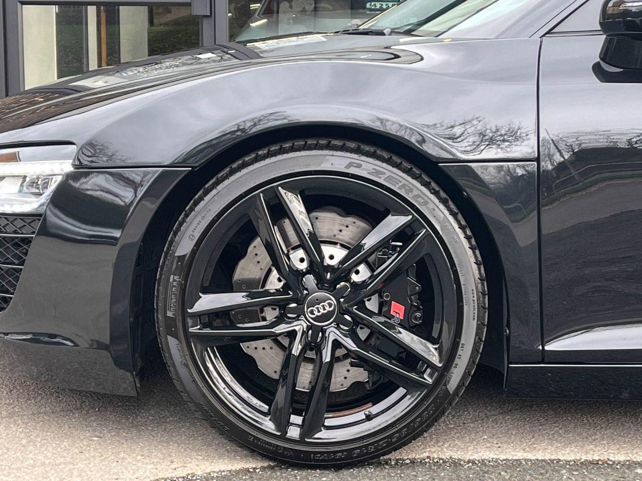 Audi R8 4.2 V8 FSI quattro S tronic 430ps Coupe Petrol Phantom Black Metallic