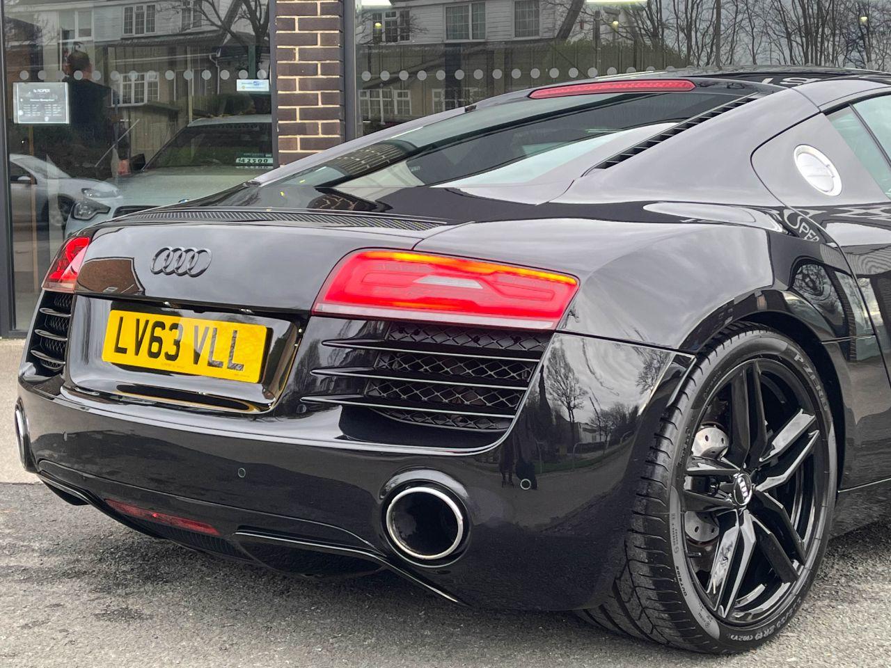 Audi R8 4.2 V8 FSI quattro S tronic 430ps Coupe Petrol Phantom Black Metallic