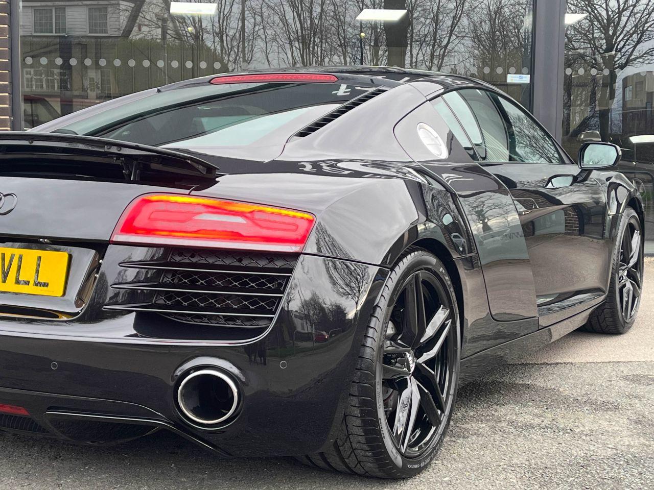 Audi R8 4.2 V8 FSI quattro S tronic 430ps Coupe Petrol Phantom Black Metallic