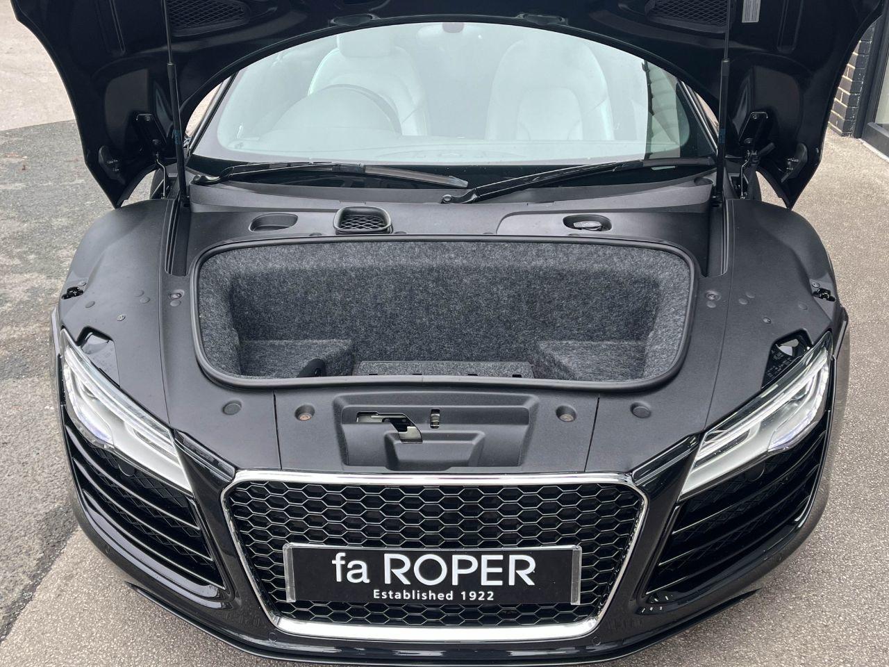 Audi R8 4.2 V8 FSI quattro S tronic 430ps Coupe Petrol Phantom Black Metallic