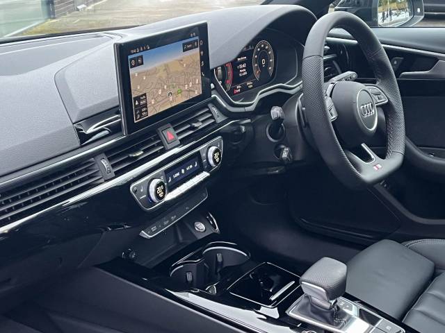 2024 Audi A4 Avant 2.0 TFSI 40 Black Edition S tronic 204ps