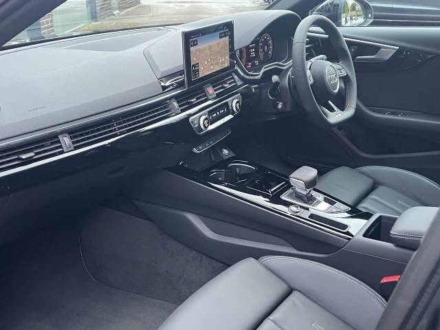 2024 Audi A4 Avant 2.0 TFSI 40 Black Edition S tronic 204ps