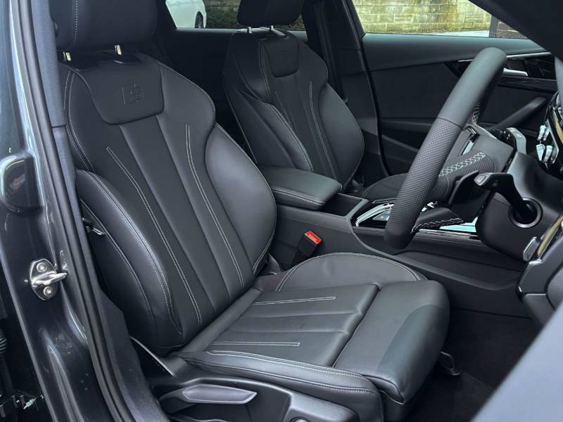 Audi A4 Avant   Registered:2024(73)