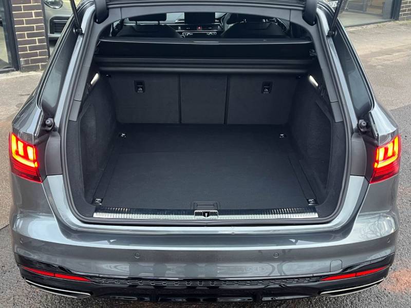 Audi A4 Avant   Registered:2024(73)