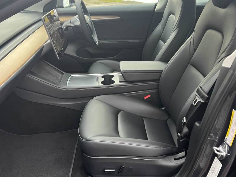 Tesla Model 3   Registered:2021(71)