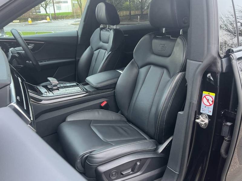 Audi Q8   Registered:2021(21)