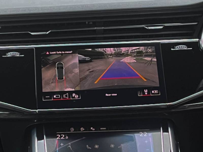 Audi Q8   Registered:2021(21)