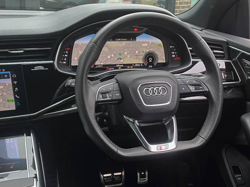 Audi Q8   Registered:2021(21)