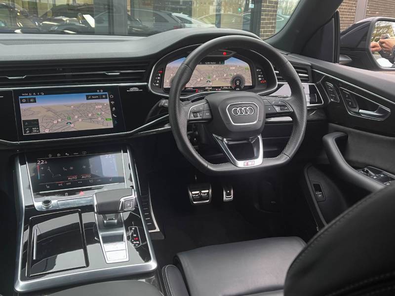 Audi Q8   Registered:2021(21)