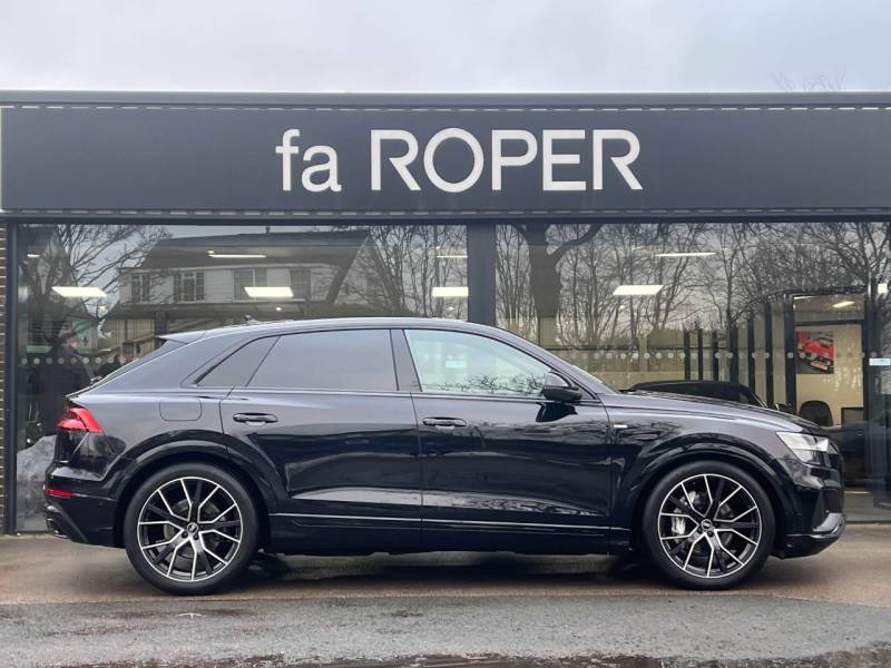 Audi Q8   Registered:2021(21)