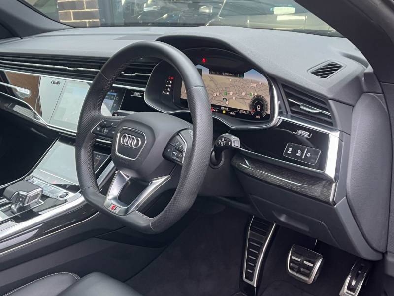 Audi Q8   Registered:2021(21)