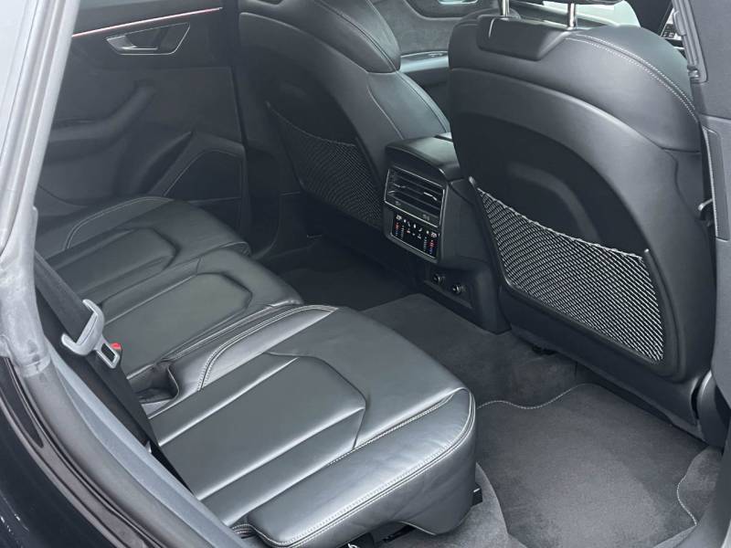 Audi Q8   Registered:2021(21)