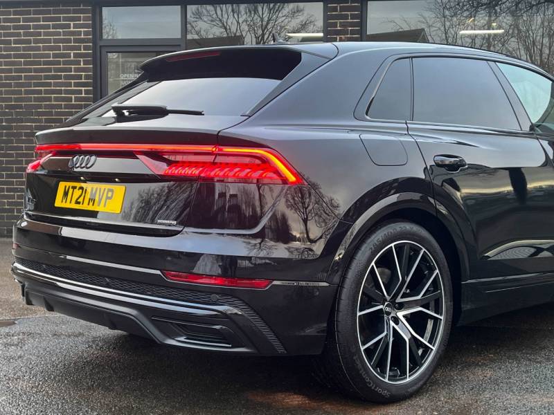 Audi Q8   Registered:2021(21)