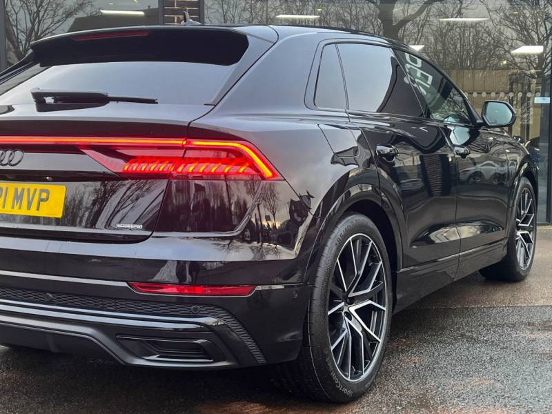 Audi Q8   Registered:2021(21)