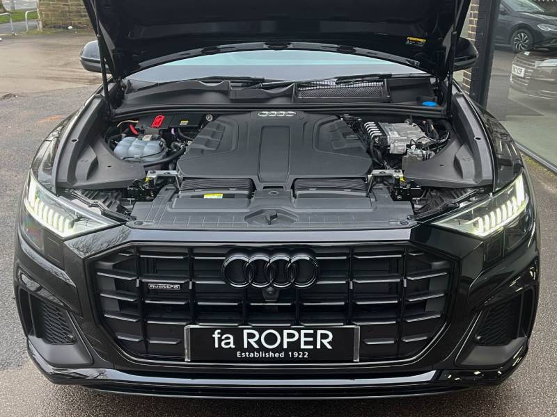 Audi Q8   Registered:2021(21)