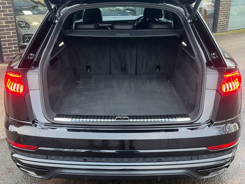 Audi Q8   Registered:2021(21)