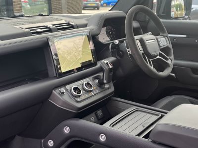 Land Rover Defender 90 P525 5.0 V8 4WD Auto Estate Petrol Santorini Black Metallic