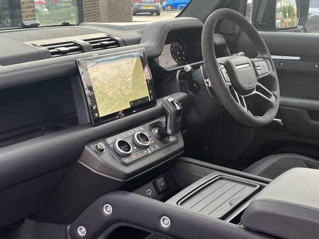 2022 Land Rover Defender 90 P525 5.0 V8 4WD Auto