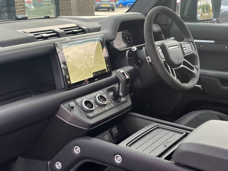 Land Rover Defender   Registered:2022(72)