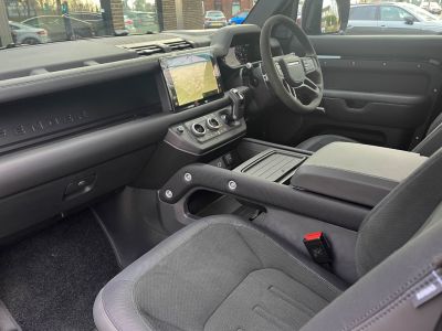 Land Rover Defender 90 P525 5.0 V8 4WD Auto Estate Petrol Santorini Black Metallic
