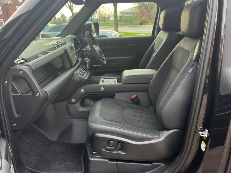 Land Rover Defender   Registered:2022(72)