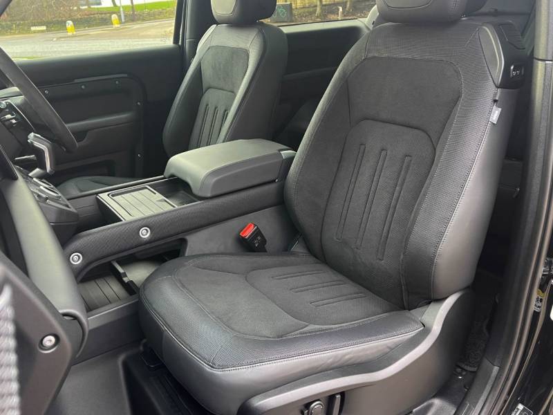 Land Rover Defender   Registered:2022(72)