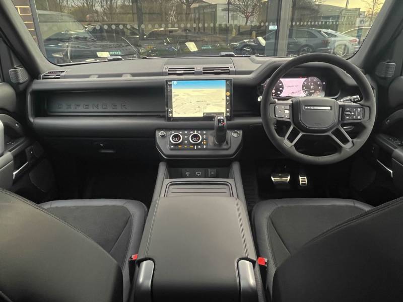 Land Rover Defender   Registered:2022(72)