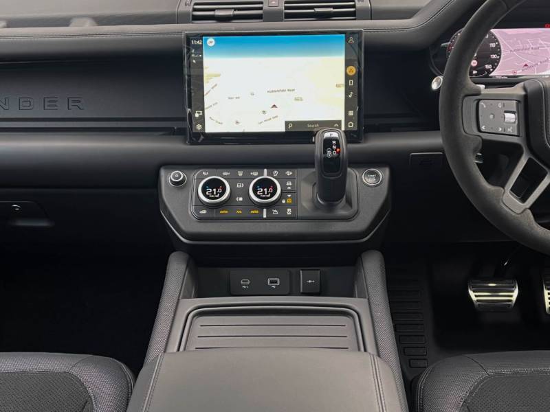 Land Rover Defender   Registered:2022(72)