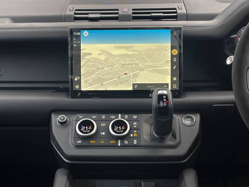 Land Rover Defender   Registered:2022(72)