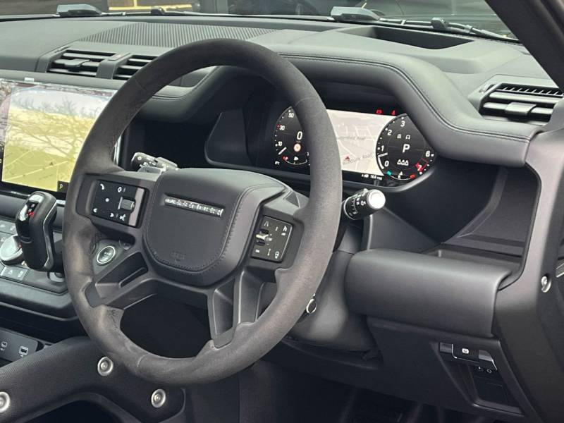 Land Rover Defender   Registered:2022(72)