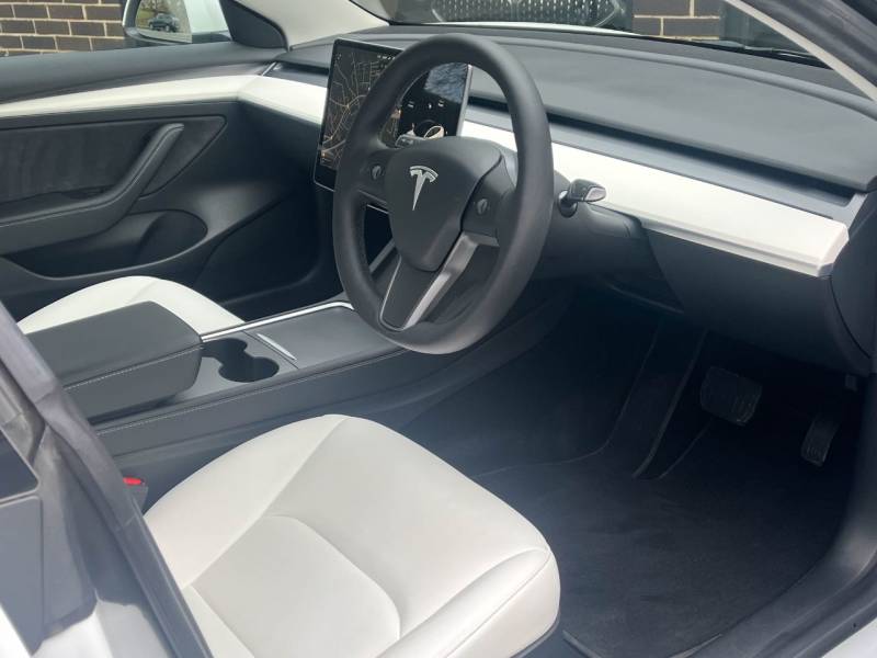 Tesla Model 3   Registered:2021(71)