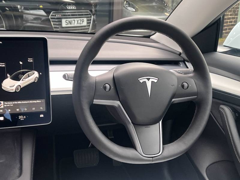 Tesla Model 3   Registered:2021(71)