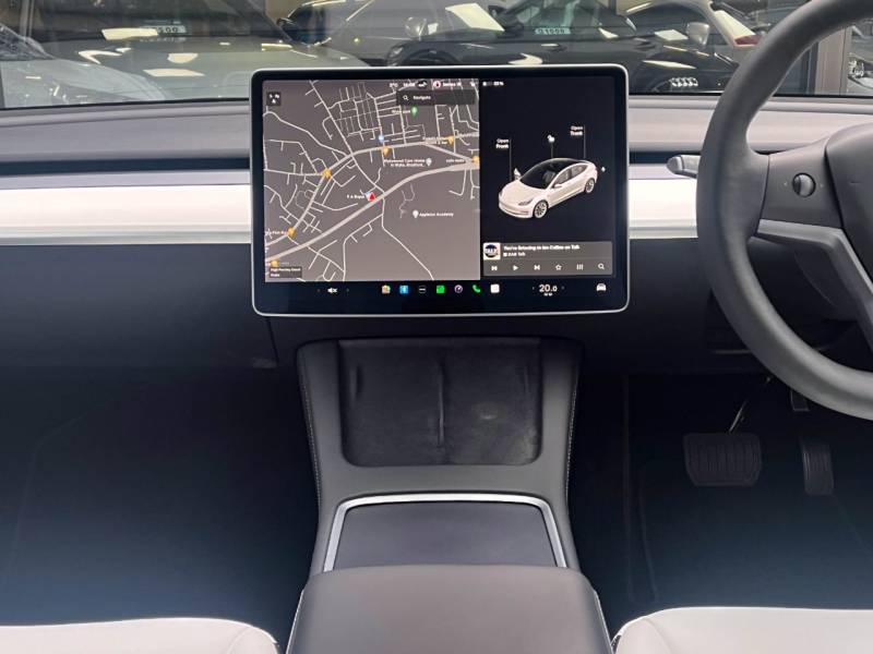 Tesla Model 3   Registered:2021(71)