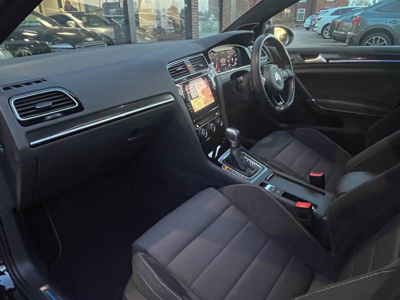 Volkswagen Golf   Registered:2020(20)