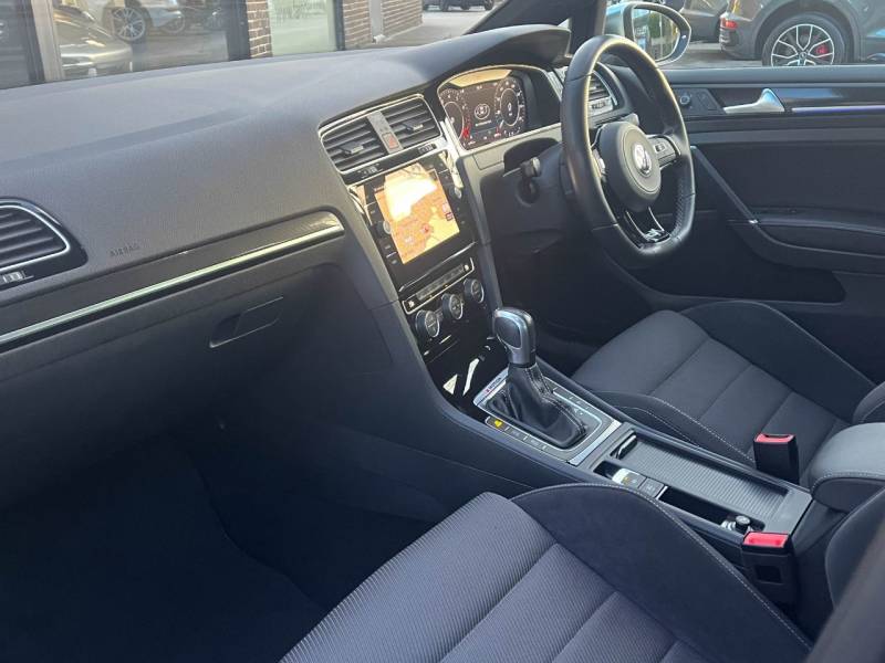 Volkswagen Golf   Registered:2020(70)