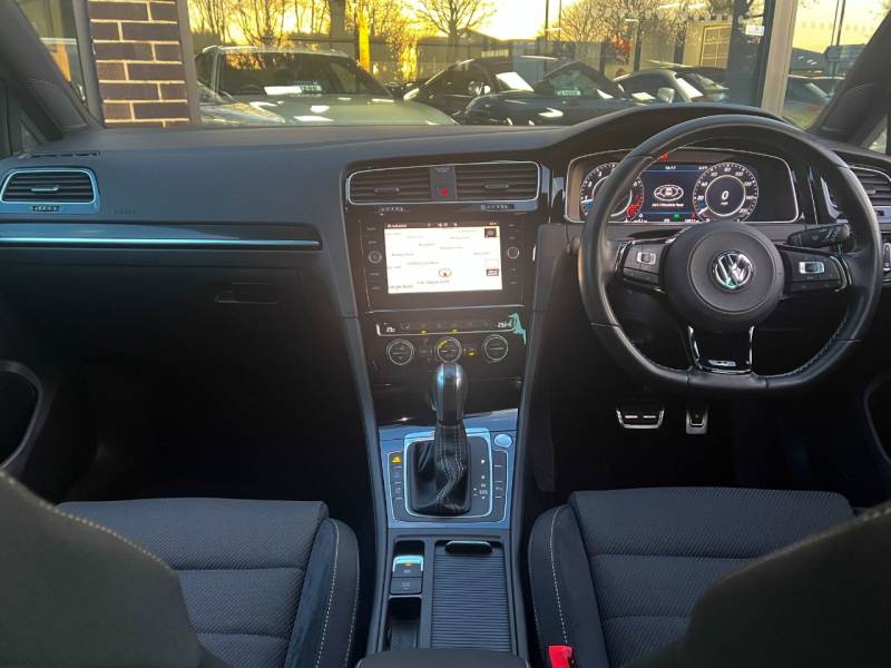 Volkswagen Golf   Registered:2020(70)