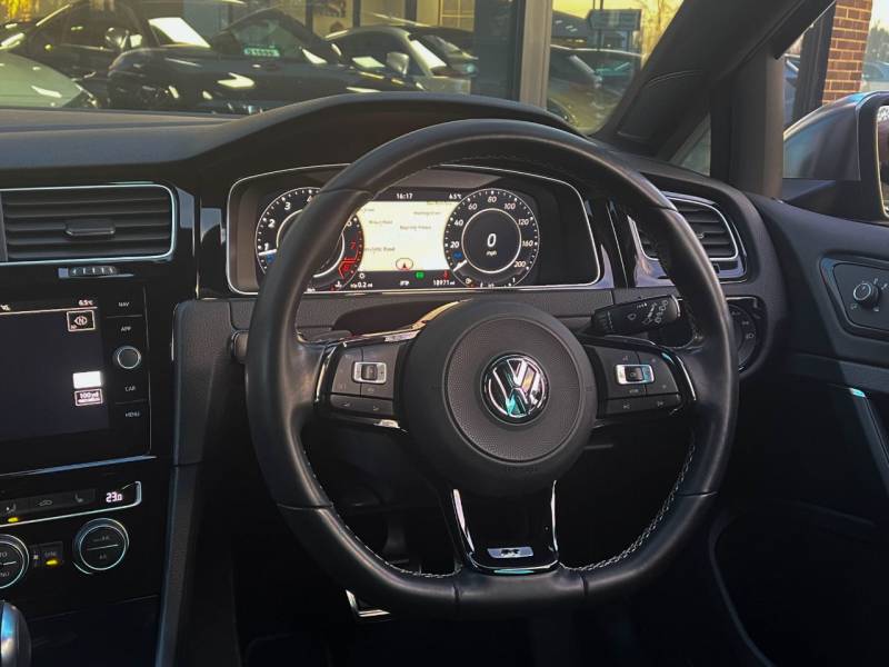 Volkswagen Golf   Registered:2020(70)