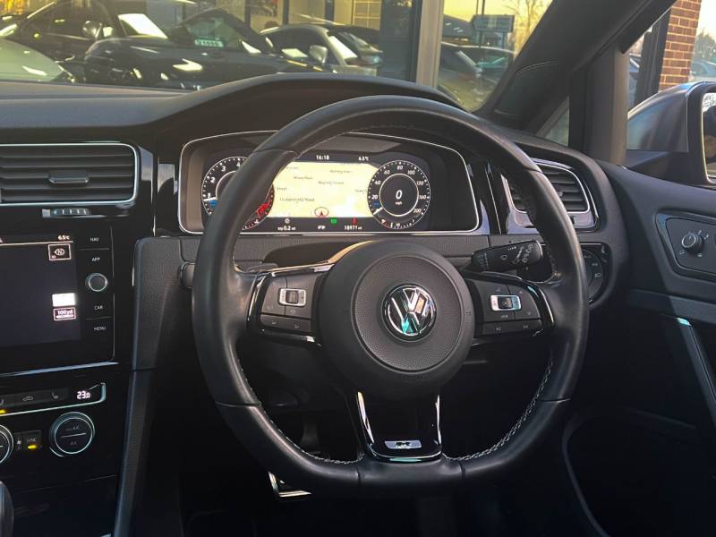 Volkswagen Golf   Registered:2020(70)