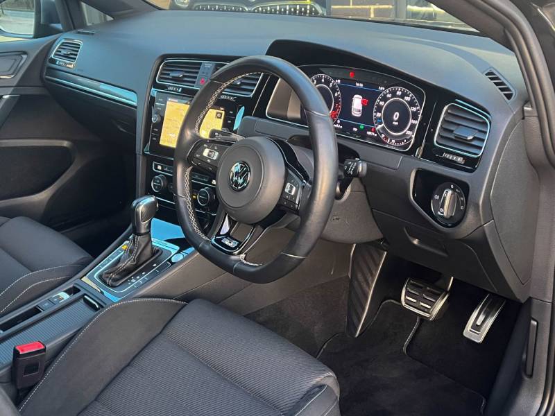 Volkswagen Golf   Registered:2020(70)