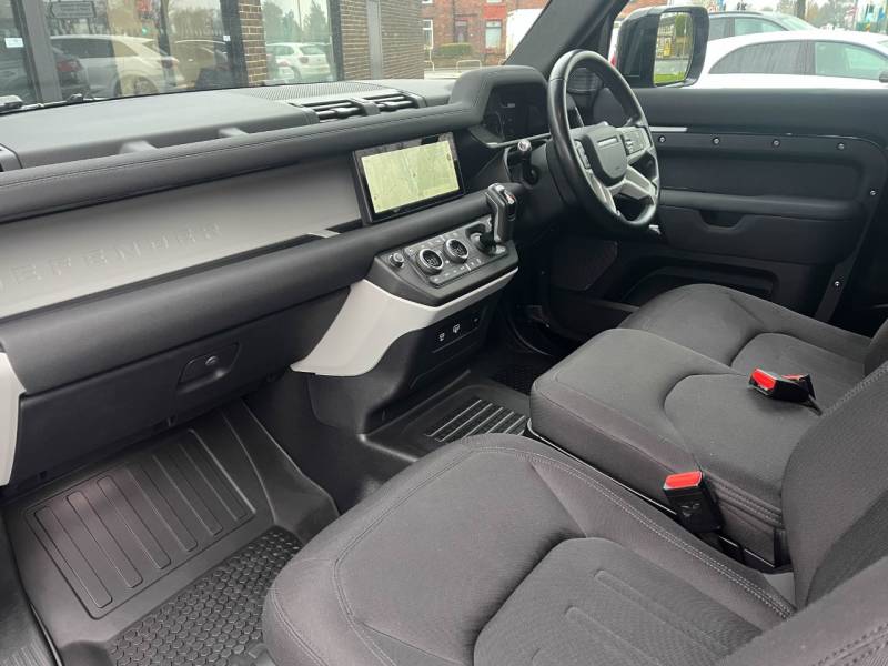 Land Rover Defender 90   Registered:2021(21)