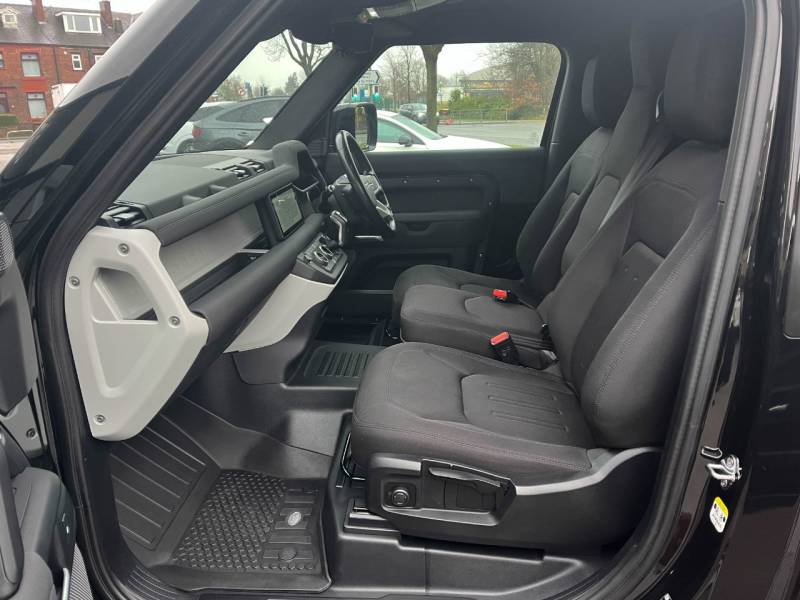 Land Rover Defender 90   Registered:2021(21)