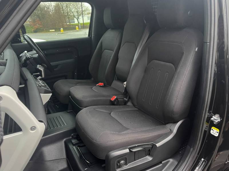 Land Rover Defender 90   Registered:2021(21)