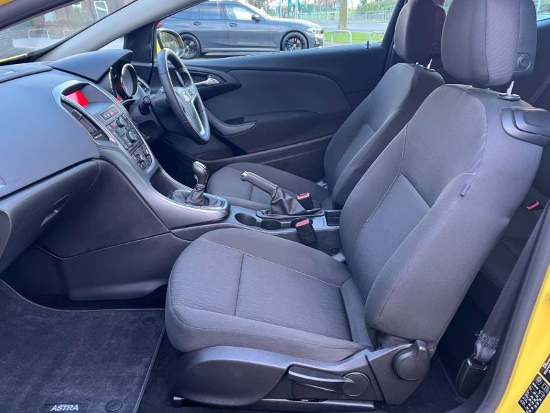 Vauxhall Astra GTC   Registered:2015(15)