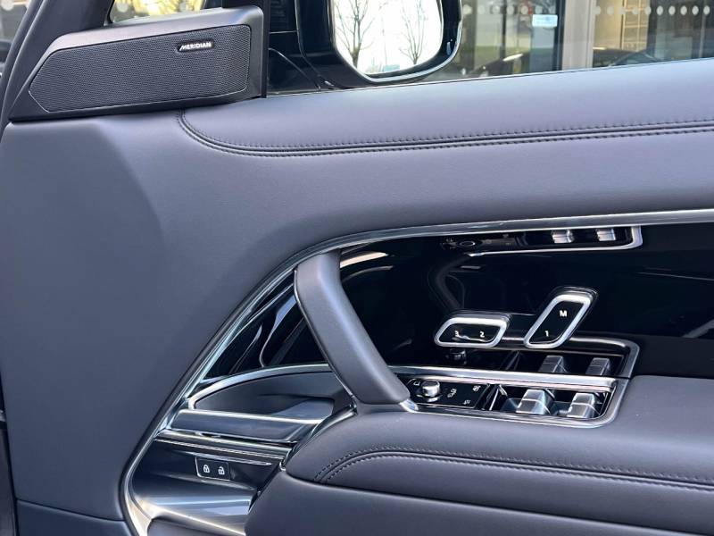 Land Rover Range Rover   Registered:2023(23)