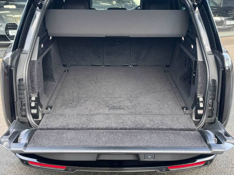 Land Rover Range Rover   Registered:2023(23)