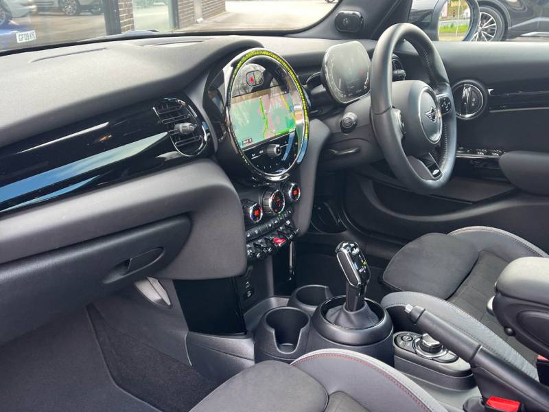 MINI Hatch   Registered:2023(73)