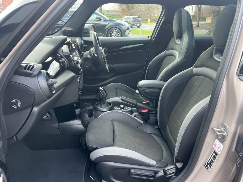 MINI Hatch   Registered:2023(73)