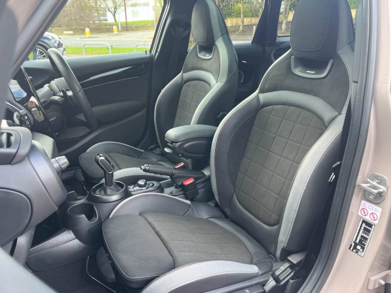 MINI Hatch   Registered:2023(73)