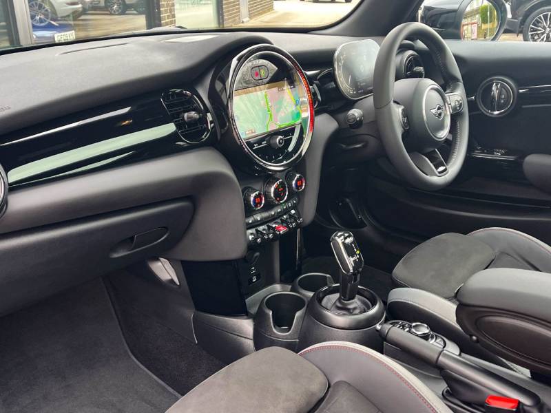 MINI Hatch   Registered:2024(24)