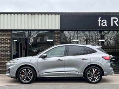Ford Kuga 2.5 EcoBoost PHEV 14.4kWh ST Line X Auto 225ps Hatchback Petrol / Electric Hybrid Solar Silver Metallic